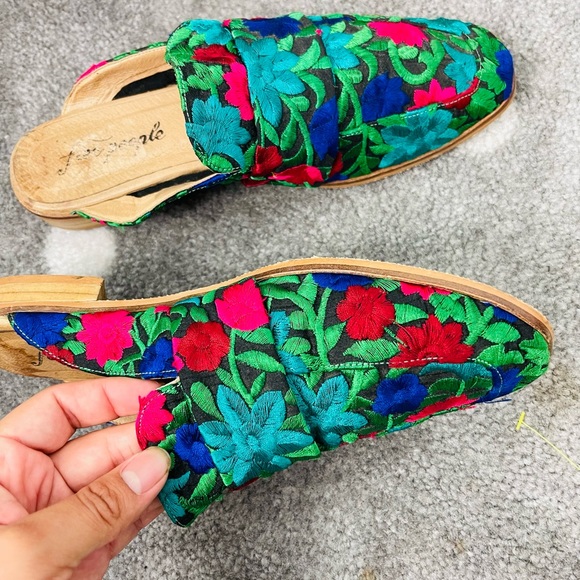 Free People At Ease Loafer Floral Brocade Embroidered Mules - Picture 5 of 10